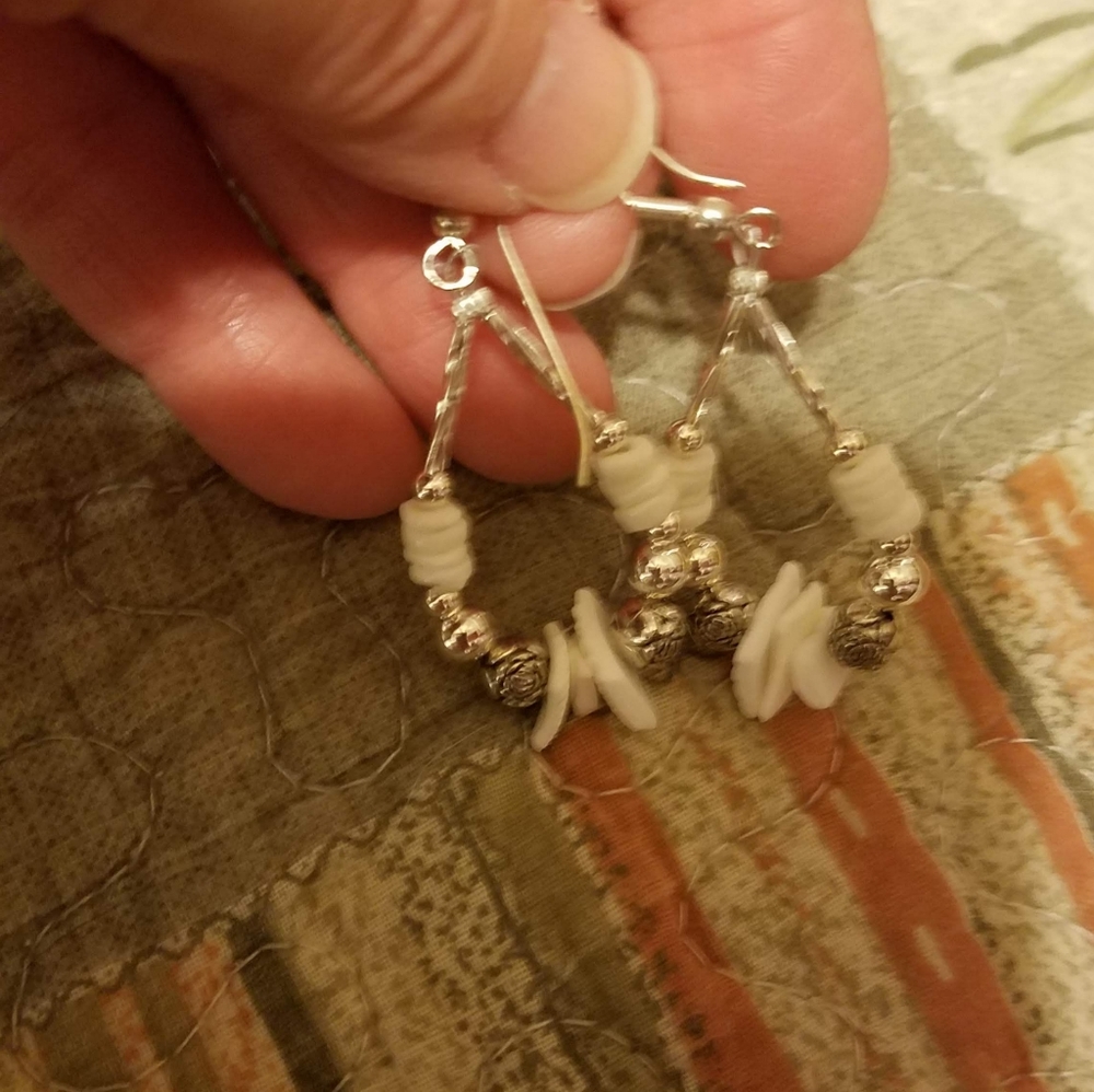 Pretty white and silver dangly handmade earringsPlease go to my page and see ot - Picture 5 of 12